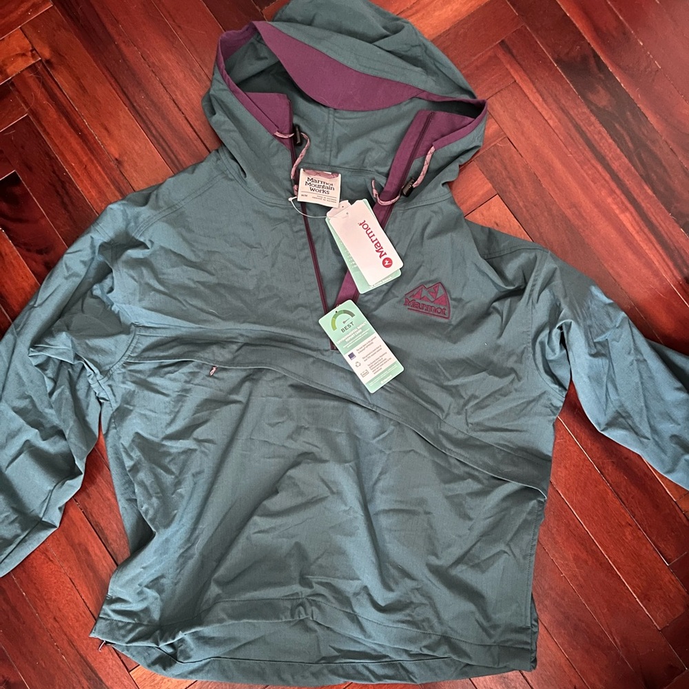 NWT Women’s Marmot Hooded Windbreaker Size M